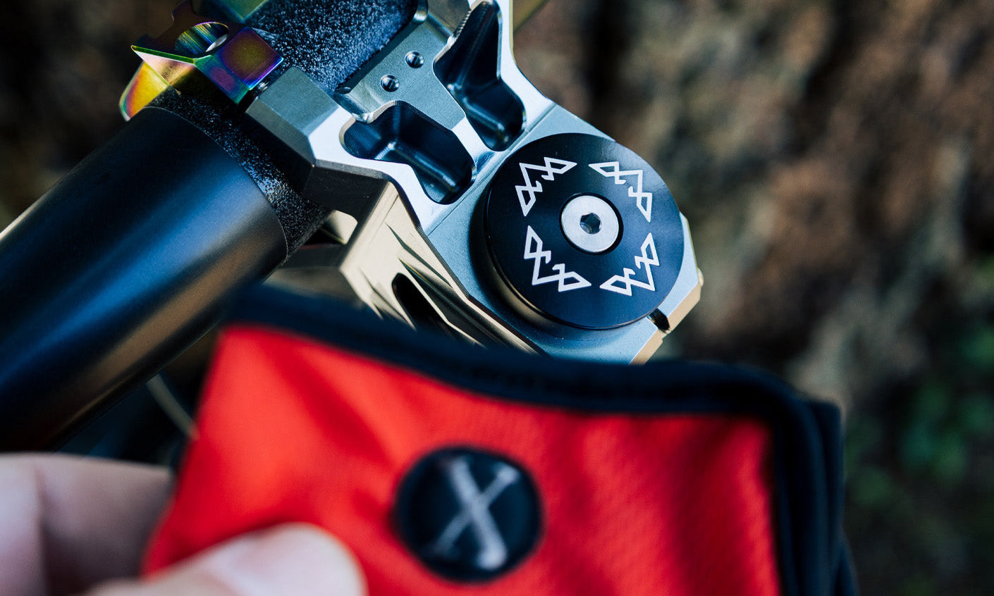 X-CNKT : KEEP YOUR GLOVES WHERE YOU LEFT THEM